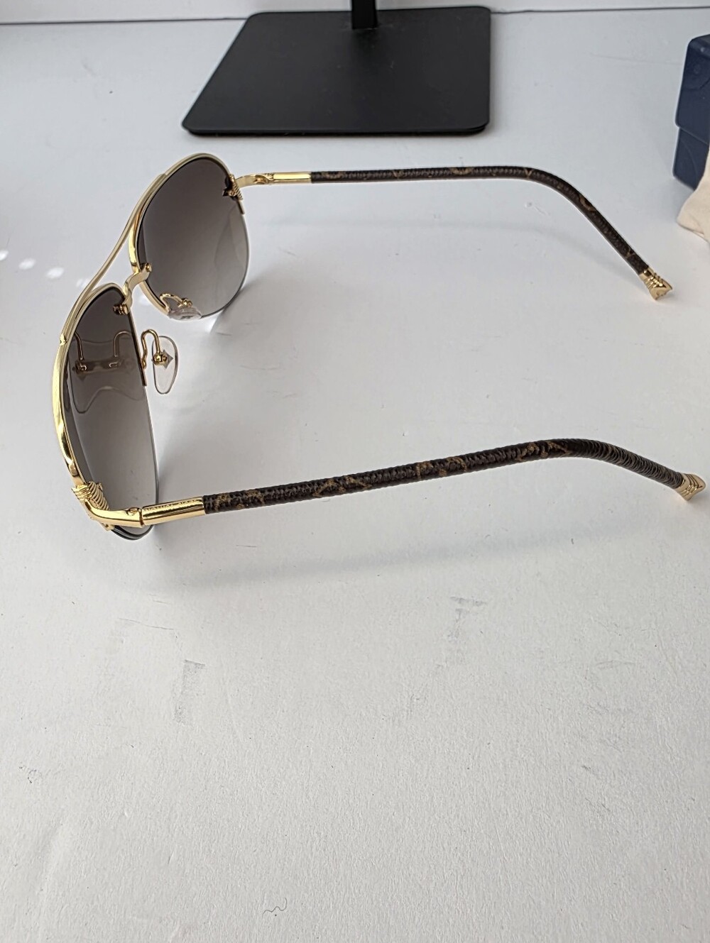Louis Vuitton Monogram Petite Viola Pilote Aviator Sunglasses - Picture 11 of 16